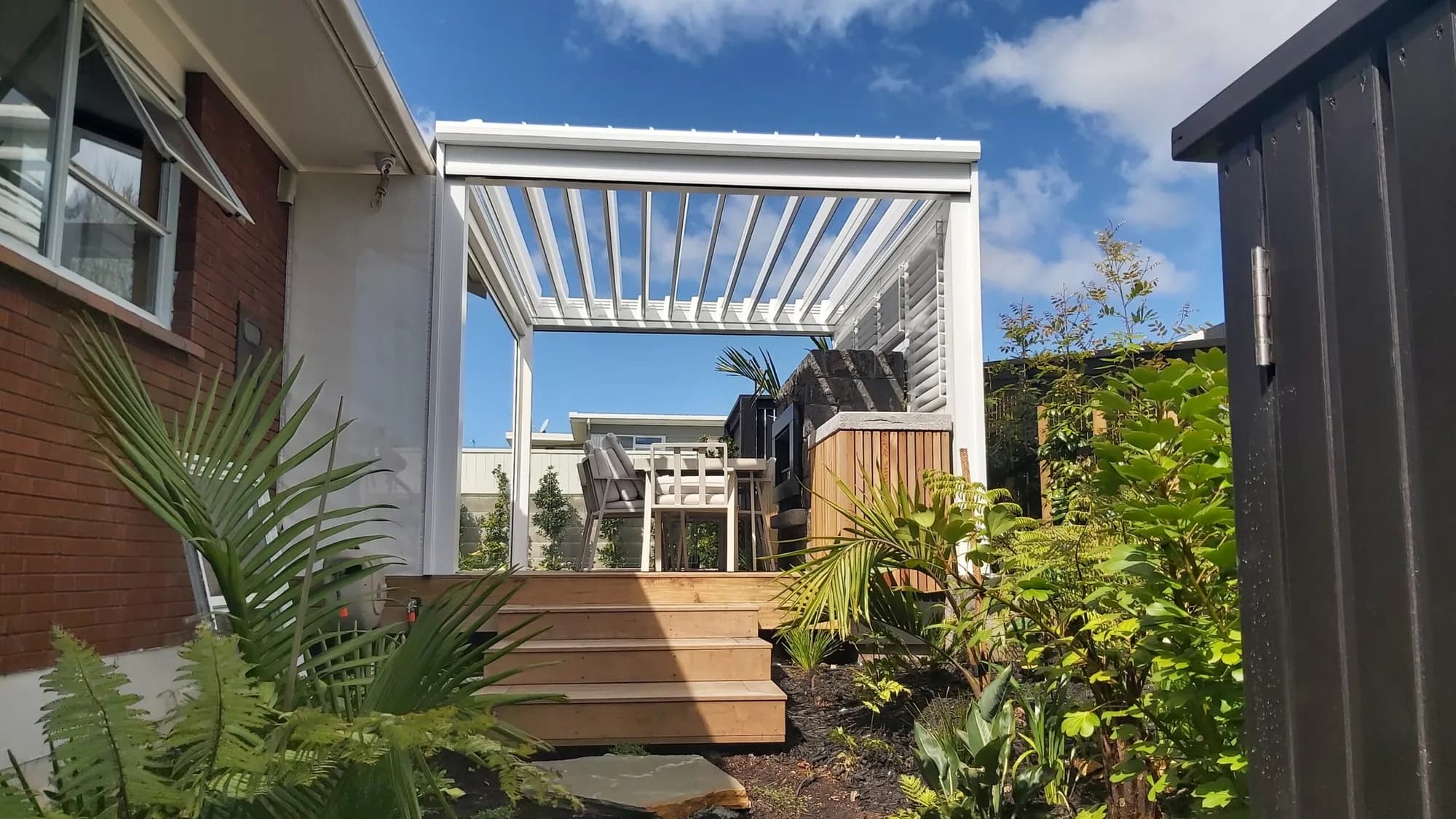 Aluminium pergola and carport in a modern garden